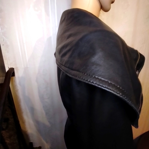 😎Gorgeous supple designer Leather moto jacket by Vince - Picture 11 of 14